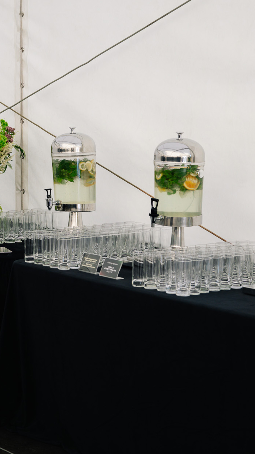 Pikniki firmowe, eventy integracyjne czy uroczystości na świeżym powietrzu. Zapewniamy menu dopasowane do charakteru wydarzenia i warunków – swobodnie, smacznie i profesjonalnie.